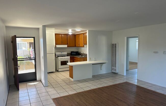 2 beds, 1 bath, 850 sqft, $2,850, Unit K