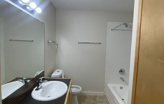 2 beds, 1 bath, 820 sqft, $1,399, Unit BOU-209