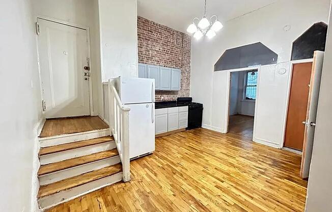 2 PULASKI ST