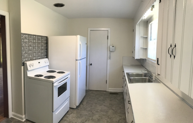 2 Bed/1 Bath Charming Madison Home