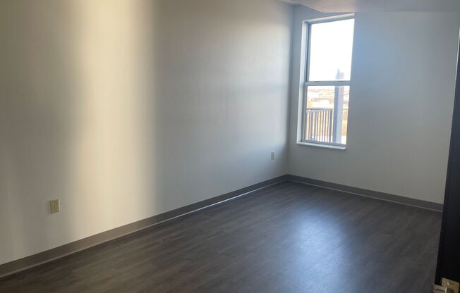 2 beds, 1 bath, 856 sqft, $1,900, Unit 602