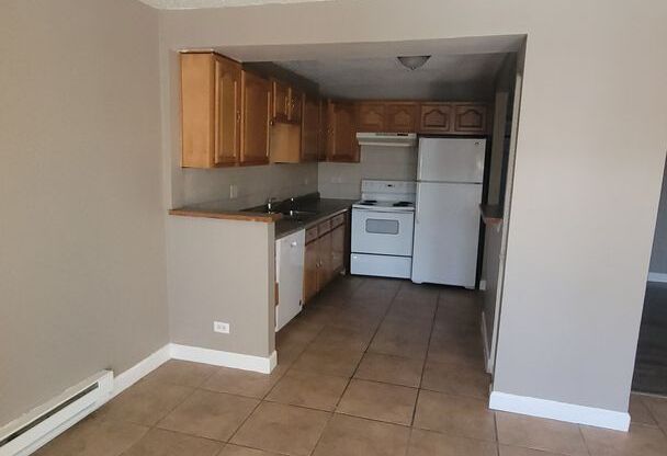 2 beds, 1 bath, $1,400, Unit 1A