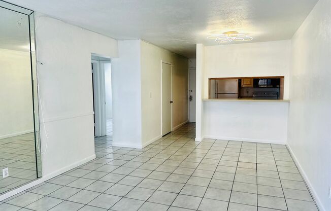 2 beds, 1 bath, $2,000, Unit 505-401