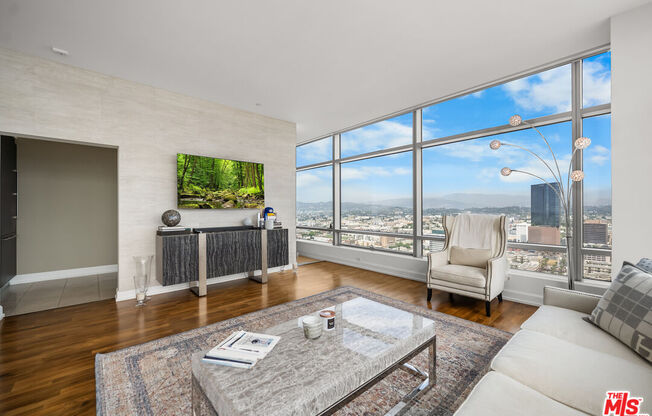 2 beds, 3 baths, 1,700 sqft, $9,500, Unit 37K