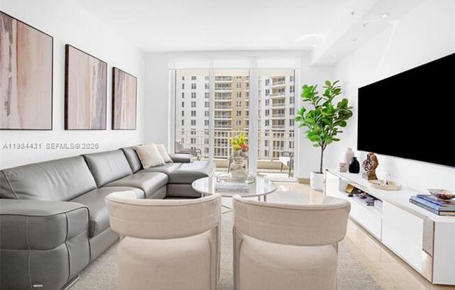1 bed, 2 baths, 878 sqft, $3,500, Unit 801 Brickell Key Blvd # 907