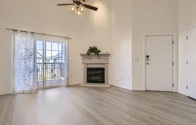 Stunning 2 bedroom 2 bath with loft in Aurora!