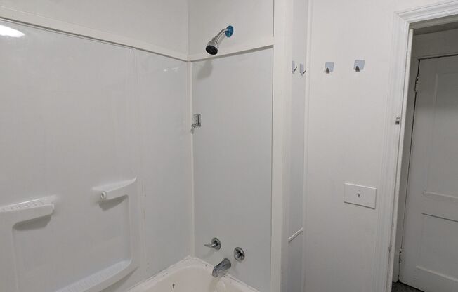 1 bed, 1 bath, $700, Unit 3