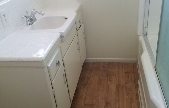 2 beds, 1 bath, $2,200