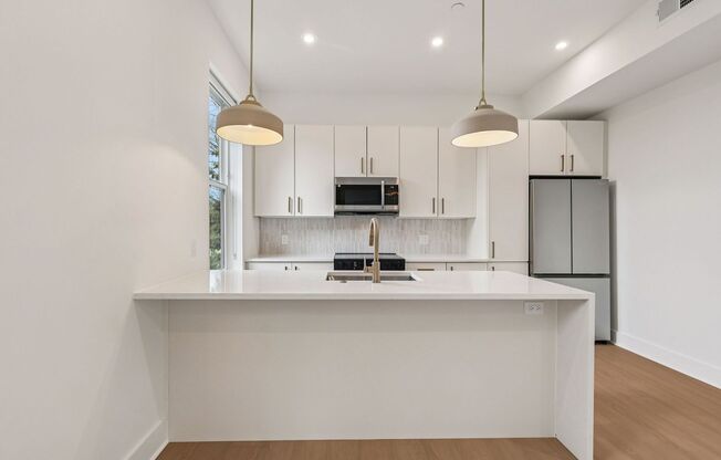 2 beds, 1 bath, 800 sqft, $2,154, Unit 412