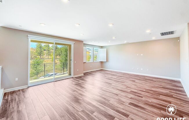 2BD/2BA home in Mira Mesa with Private Balcony, Pool & 2-Car Garage
