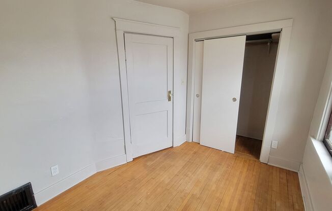 2 beds, 1 bath, $1,050