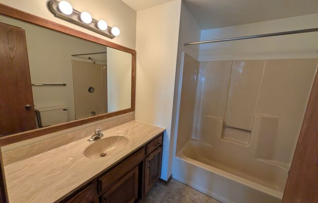 2 beds, 2 baths, 1,034 sqft, $1,279, Unit 1401 077