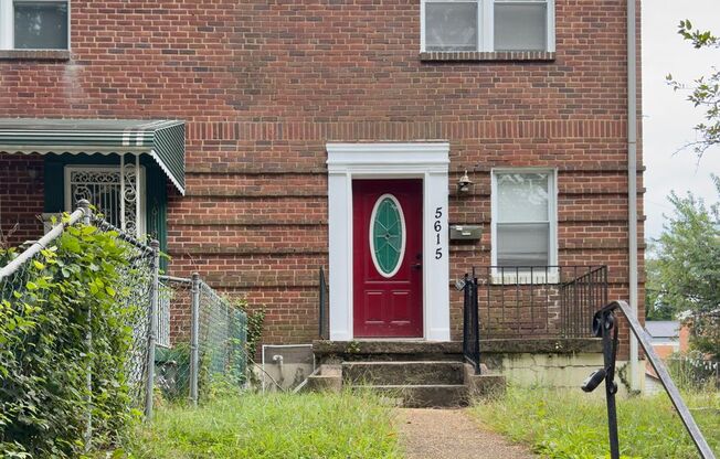 Charming 2BD/1BA Townhome in Grove Park, MD!