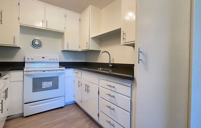 1 bed, 1 bath, 700 sqft, $2,200, Unit 6