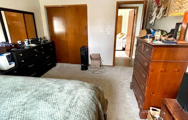 2 beds, 1 bath, $1,145, Unit 17