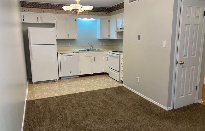 1BR/1BA Apartment next to Southwood High School.