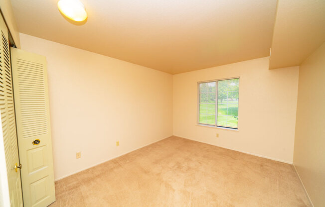 Large Comfortable Bedrooms With Closets at Trappers Cove Apartments, Lansing, MI, 48910