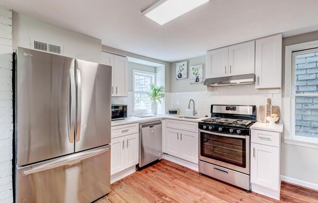 2 Level Condo with parking, close to metro, utilities included!