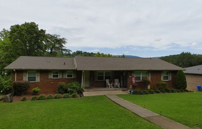 Duplex WITH GARAGE in Hixson!