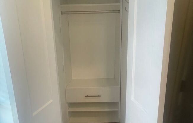 Studio, 1 bath, 9,999 sqft, $1,495, Unit 21-22