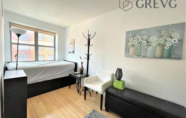 1 bed, 1 bath, 430 sqft, $3,200, Unit S6J