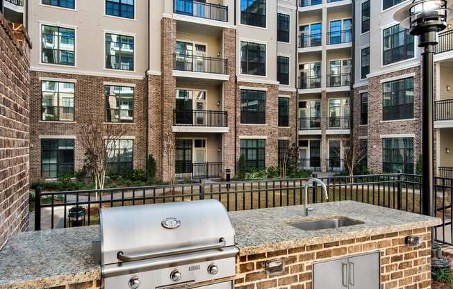 Outdoor Courtyard with BBQ Grills at Windsor Chastain, Atlanta, GA