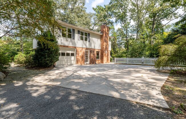 1998 Sunshine Circle - HORSE-FRIENDLY HOME FOR RENT