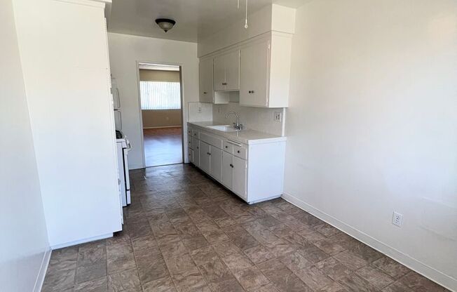 Spacious 2BD/1BA, 1BD/1BA, Studio/1BA(All Utilities Pay)-Cute Efficiency-Great Location