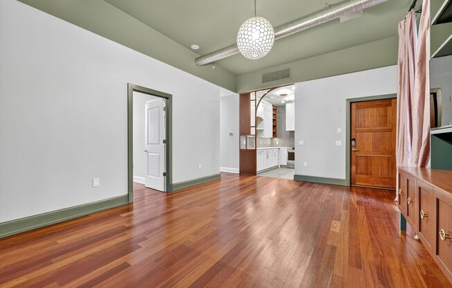 Available Now! High End 2 Bed 2 Bath in Luxury Building with Pool, Gym, Parking