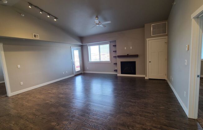 2 beds, 2 baths, $1,725, Unit 203