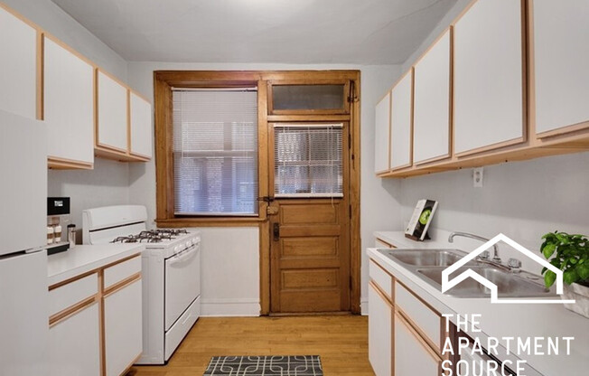 1450 W Byron St 1