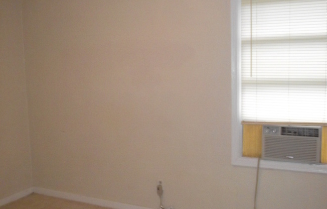 Charming 2 BR house in NW!