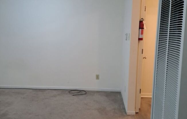AVAILABLE 6/20/2025 -- 1BR/1BA Apartment at 1026 Southpark Unit 1B - close to Colleges and amenities