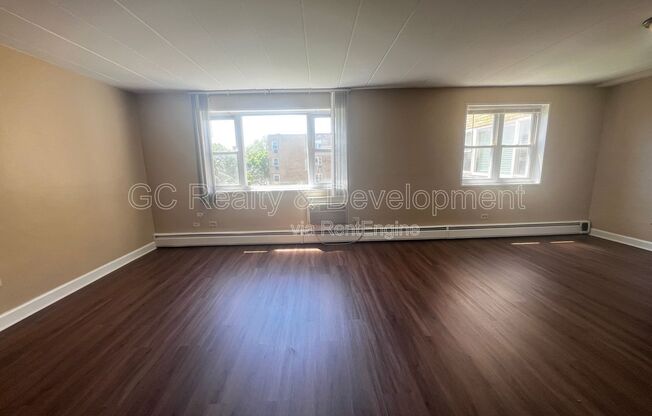 6160 N DAMEN AVE