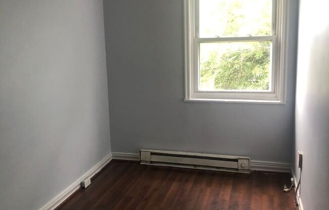 Charming 3-bedroom, 1-bathroom home located in the vibrant city of Baltimore, MD.