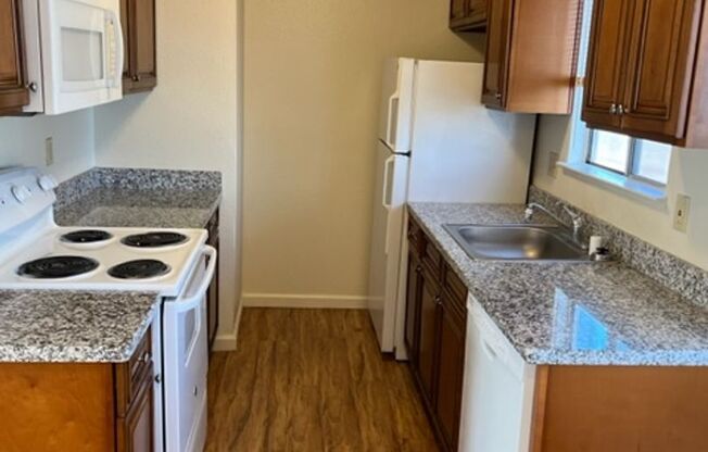 1 bed, 1 bath, $1,400, Unit 14