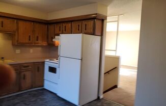 3 beds, 2 baths, 1,754 sqft, $1,295, Unit 2152 S White Oak Dr.