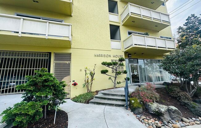 2 beds, 2 baths, $2,750, Unit #205