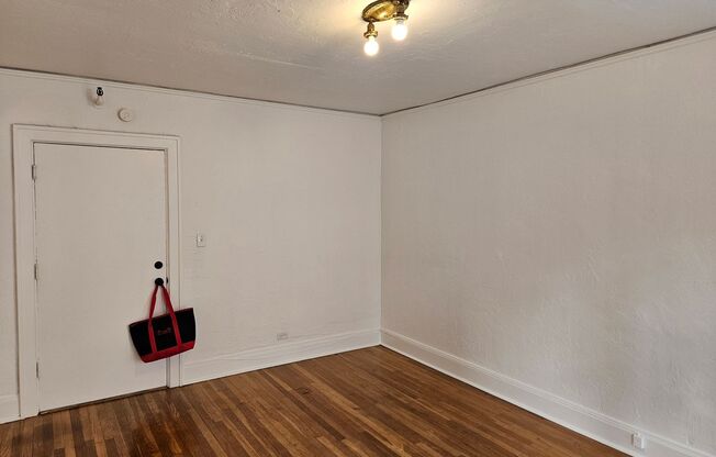 Studio, 1 bath, 337 sqft, $1,179, Unit 23