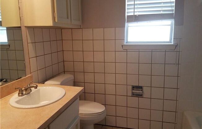 Welcome to this spacious 2-bedroom, 2-bath duplex located in the desirable South Ridge Addition.