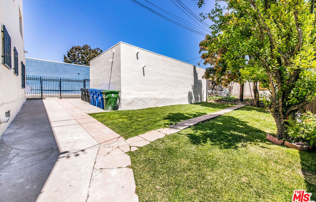 1142 S MULLEN AVE