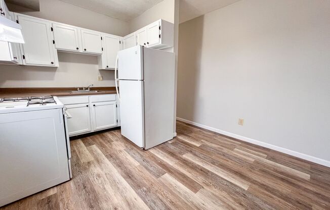 2 beds, 1 bath, $1,500, Unit 428-3