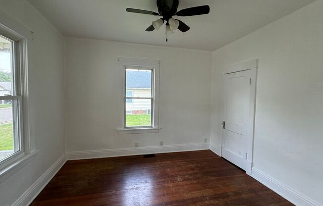 2 beds, 1 bath, $1,050