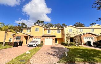 Available November 22nd! Charming 3-Bedroom Townhouse with Top-Notch Amenities in a Prime Orlando Location!