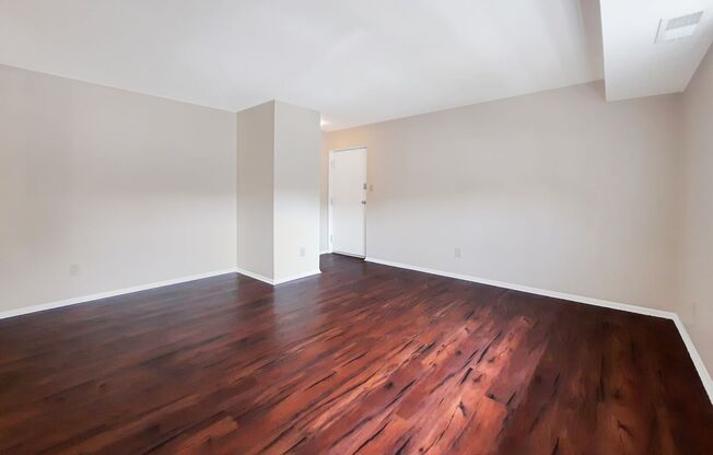 Bright & Stylish 1BR/1BA Condo in Reisterstown. Pet-Friendly.