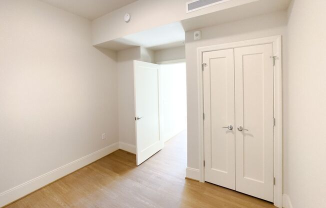 1 bed, 1 bath, $3,300, Unit 330