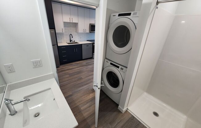Studio, 1 bath, 300 sqft, $1,420, Unit 411