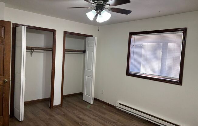 2 beds, 1 bath, $1,400, Unit 2