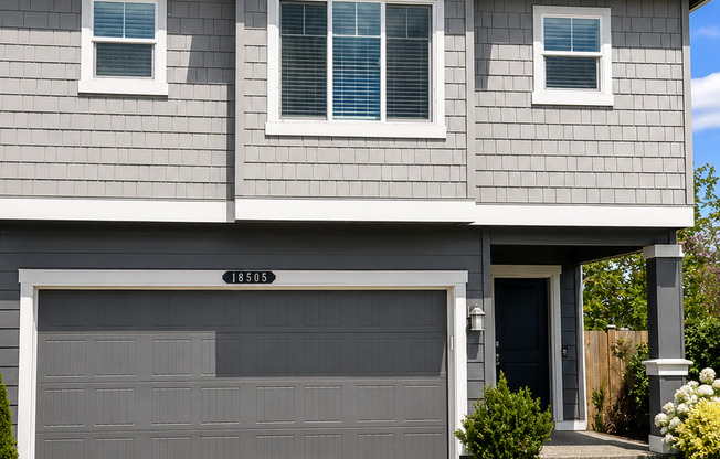Puyallup - Beautiful 4 bedroom, 2.5 bath home! Available Now!