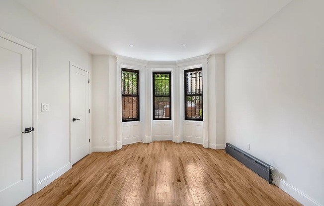 1097 PARK PL